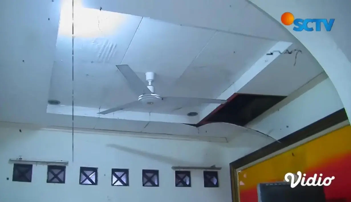 Tak lagi beroperasi, rumah singgah ini jadi terbengkalai [foto: YouTube/SCTV]