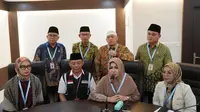 7 anggota DPD RI di kantor Daker Makkah bersama Kepala Daker Makkah Mukhammad Khanif, Minggu (3/7/2022). (Foto: Mevi Linawati/Liputan6.com).