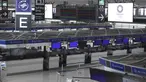 Area tiket kosong terlihat di Bandara Internasional Narita, Tokyo, Selasa siang (1/6/2021). Keadaan darurat di Tokyo, Osaka, dan prefektur lainnya pekan lalu diperpanjang hingga 20 Juni karena kasus COVID-19 terus membuat sistem medis di bawah tekanan. (AP Photo/Eugene Hoshiko)