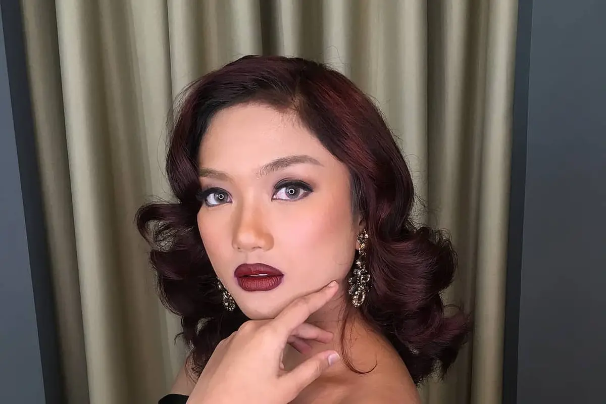 [Bintang] Lipstik Merah yang Imut Sampai Seksi Ala Marion Jola, Cantik yang Mana?