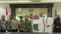 Kemenag RI dan Maskapai Saudia Airlines menandatangani kerja sama angkutan perjalanan ibadah haji 2024. Nantinya, sebanyak 106.993 jemaah dan petugas haji Indonesia akan diangkut menggunakan maskapai penerbangan asal Arab Saudi ini. (Foto: Humas Kemenag)