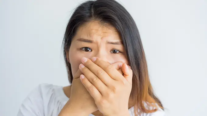 Hiperpigmentasi ditandai dengan bercak gelap dan warna kulit yang tidak merata