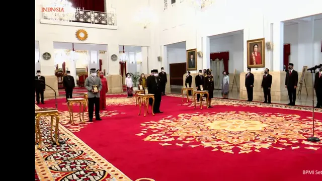 Presiden Jokowi memberikan gelar pahlawan nasional kepada enam tokoh yang dianggap berjasa bagi bangsa dan negara. (Foto Youtube Sekretariat Presiden).