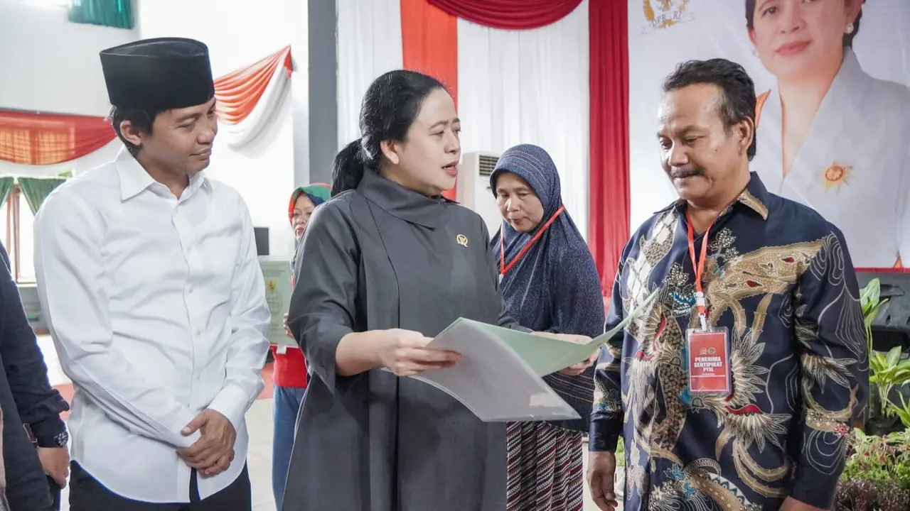 Ketua DPR RI Puan Maharani, yang didampingi oleh Wakil Menteri ATR/BPN Raja Juli Antoni