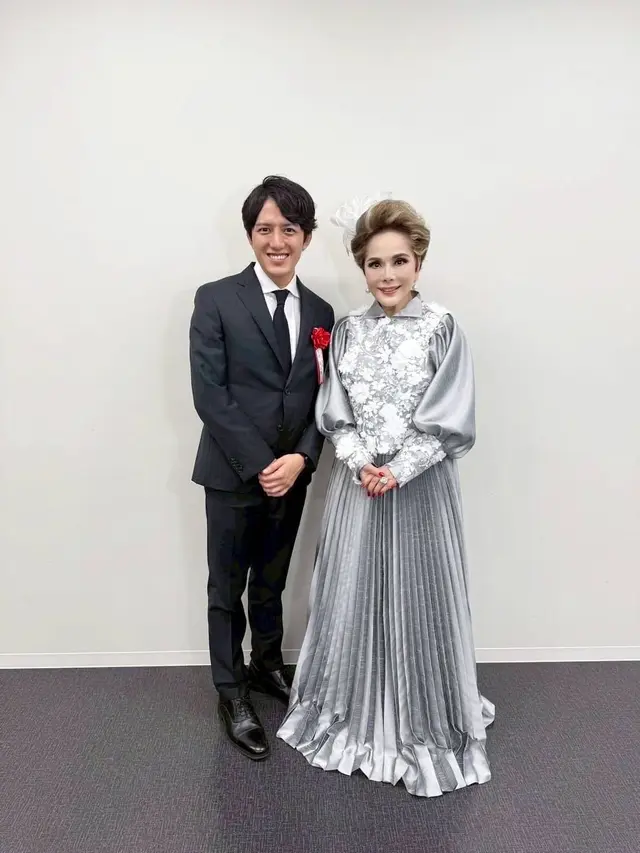 Dewi Soekarno dalam acara pameran seni di Tokyo, Jepang (Foto: Instagram @dewisukarnoofficial)