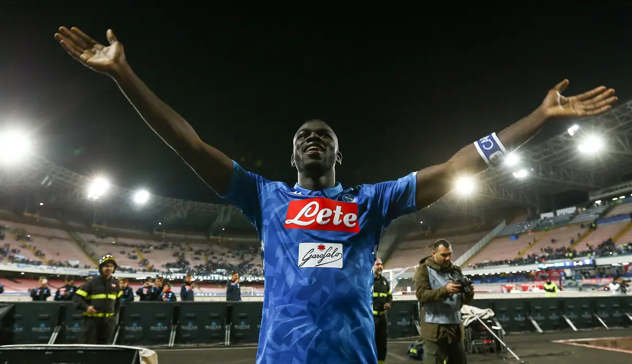 Namun mahar besar sudah dipasang Napoli jika ingin menebus bek Senegal tersebut. Harga yang pantas untuk kualitas yang dimiliki Koulibly.  (AFP/Carlo Hermann)