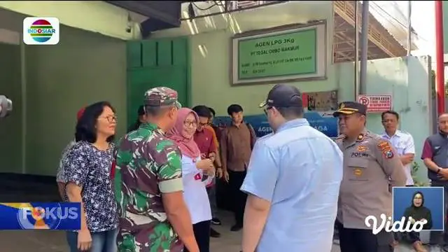 Perbarui informasi Anda bersama Fokus edisi (27/7) dengan beberapa topik pilihan di antaranya, Penambang Emas Terjebak di Lubang Galian, Anak Harimau Benggala Mati, Yogyakarta Dikepung Sampah.