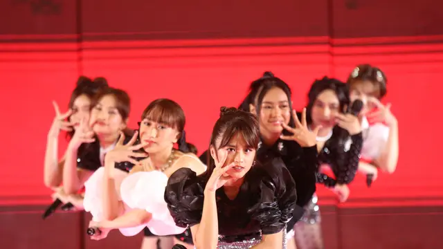 [Fimela] V1RST Debut Performance