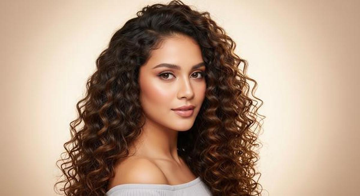8 Model Rambut Wanita Panjang Curly, Bikin Tampilan Lebih Fresh dan Elegan Sehari-hari