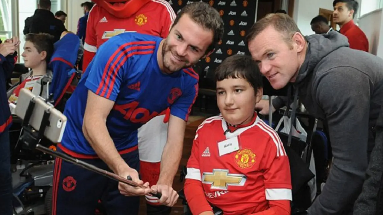 Juan Mata dan Wayne Rooney