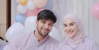 Berselang 2 minggu usai melahirkan, Irish Bella dan Ammar Zoni menggelar acara akikah untuk anak kedua mereka yang berjenis kelamin perempuan, Ara Puti Sabai Akbar.  (Instagram/_irishbella_).