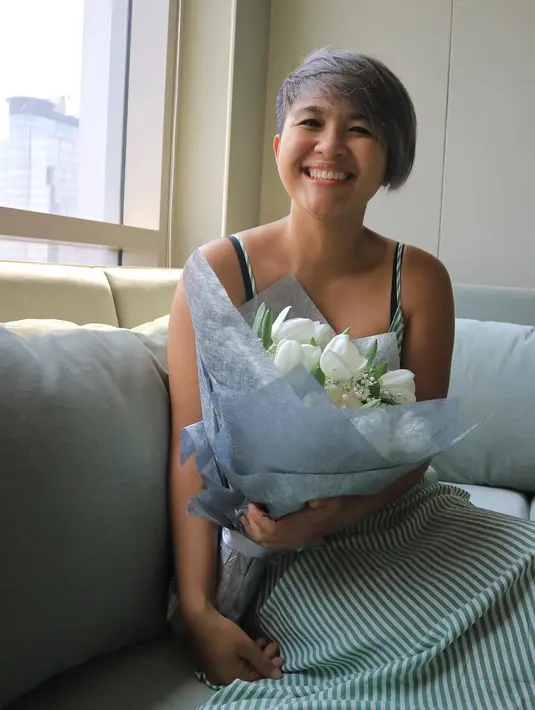 Bertepatan dengan hari spesial tersebut, Ernest telah menyiapkan kejutan untuk istrinya, Meira Anastasia yang juga berulang tahun ke-35 tahun. (Instagram/ernestprakasa)