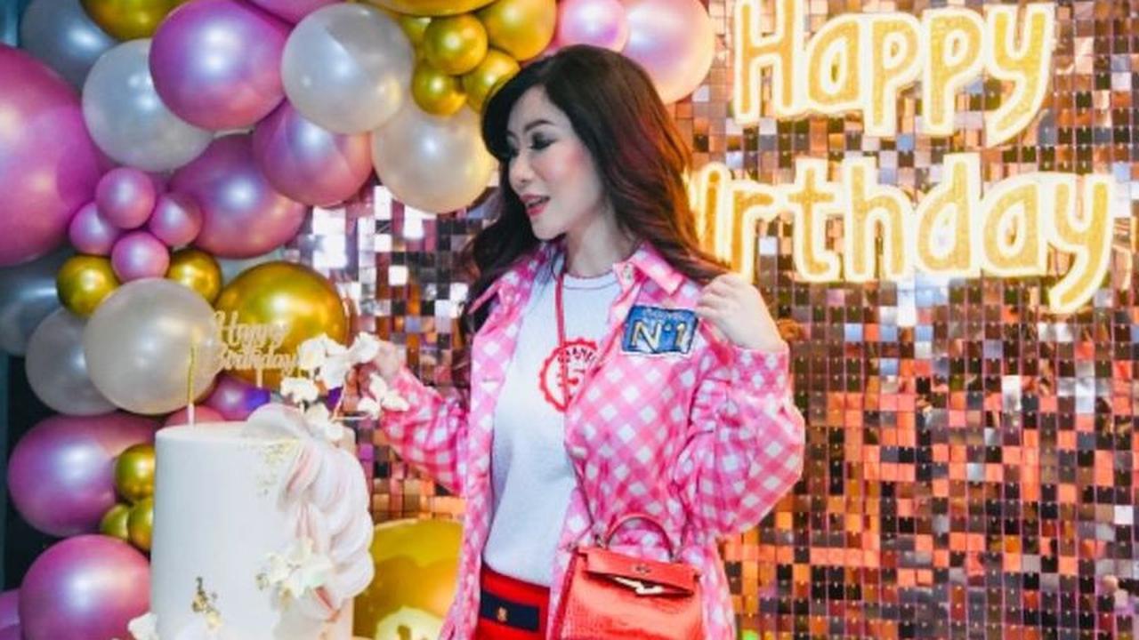 Potret Ultah Sonia Wibisono di Usia Jelang Kepala 5, Penampilan Kian Stunning dan Selalu Fashionable