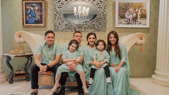 [Fimela] Keluarga Anang Hermansyah