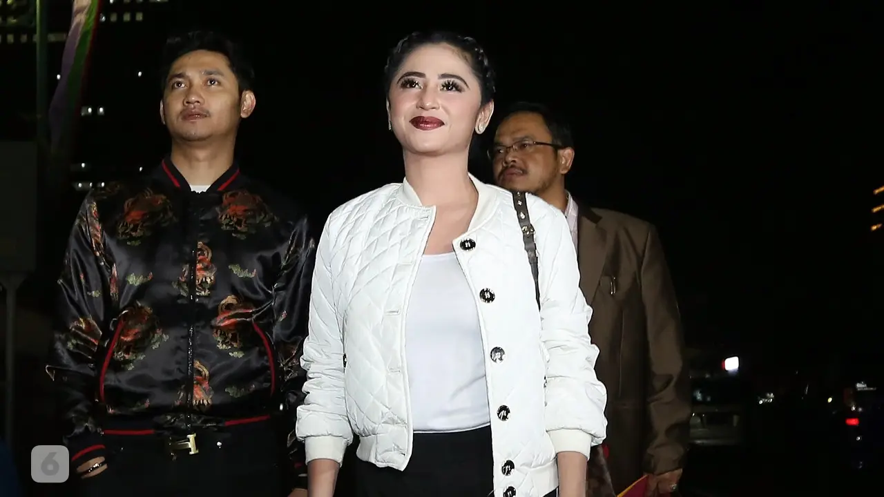 [Bintang] Dewi Perssik
