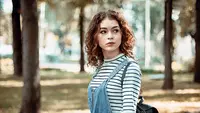 Ilustrasi keriting rambut pendek/Copyright unsplash/Jonas Svidras