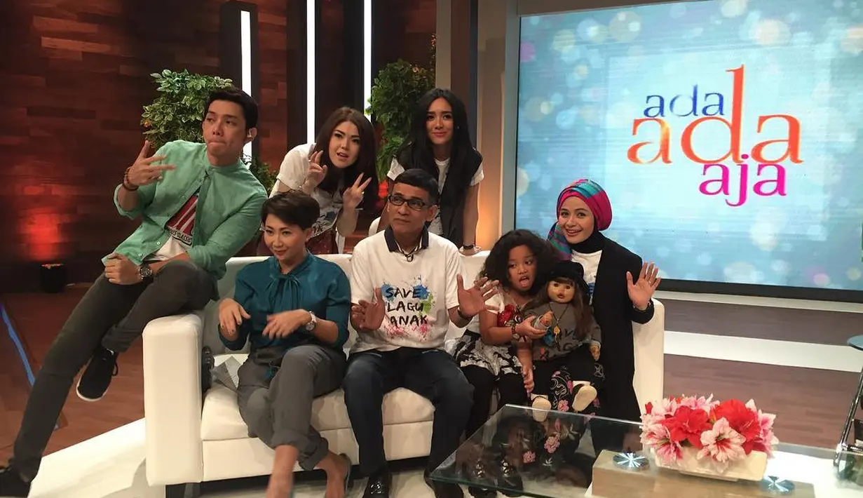 <p>Ria Enes dan Boneka Susan (dok. Instagram/ria_nsuzan)</p>