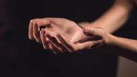 Ilustrasi kata-kata, doa cepat sembut buat pacar. (Photo by Milada Vigerova on Unsplash)