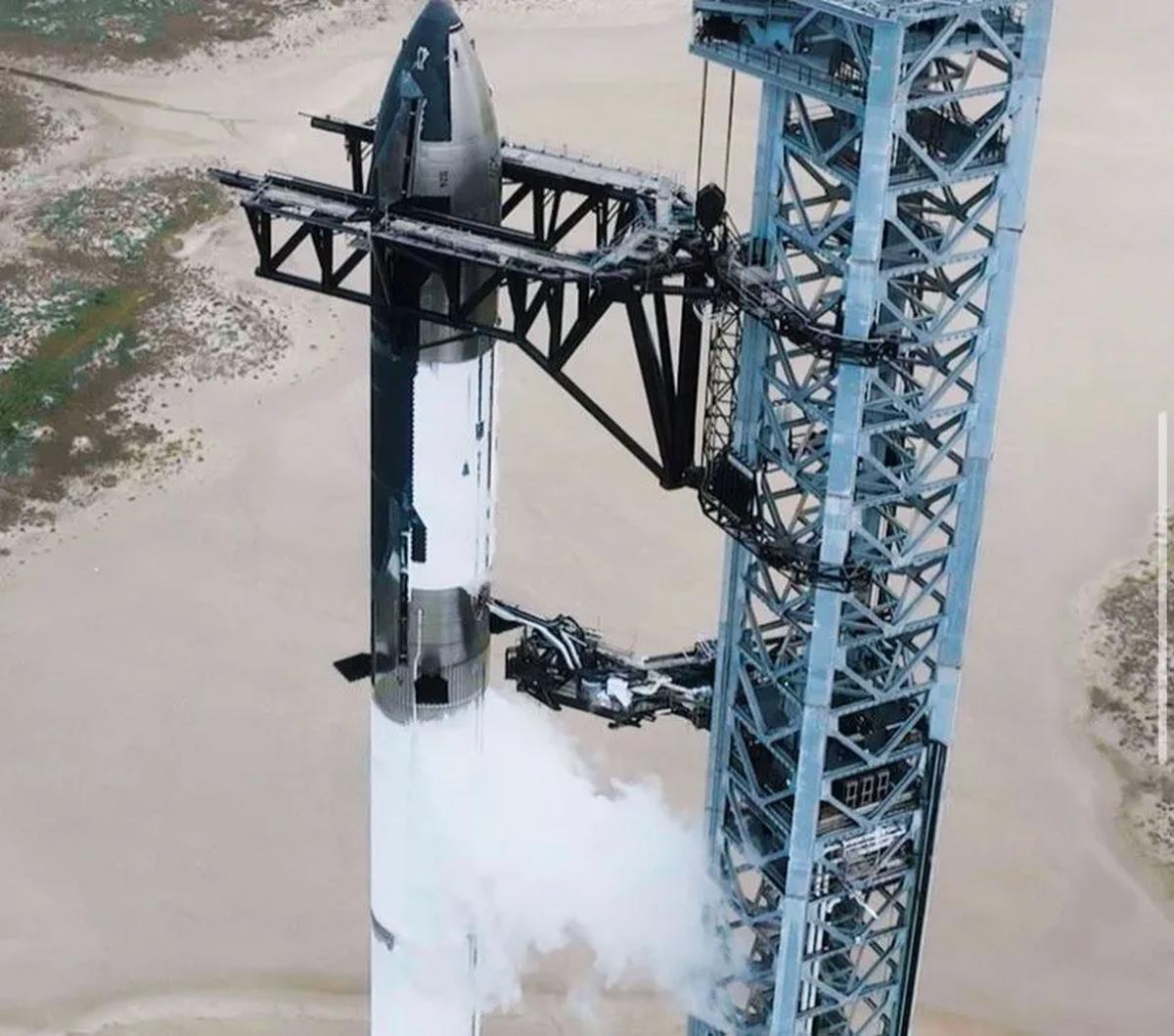 Direktur SpaceX, Benji Reed dalam konferensi pers SpaceX menyampaikan keinginannya untuk menjadikan kehidupan multiplanet dengan menempatkan jutaan orang ke luar angkasa.