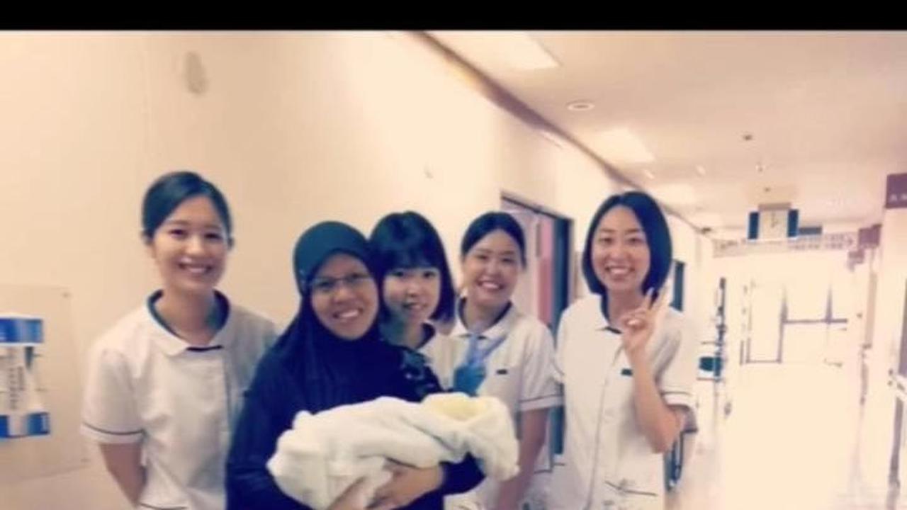 Saat di Jepang, wanita ini pun kembali melahirkan seorang anak.