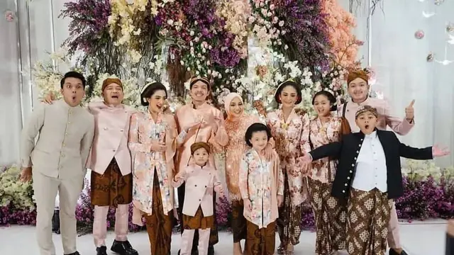7 Potret Tasyakuran 7 Bulan Kehamilan Aurel Hermansyah, Digelar Mewah