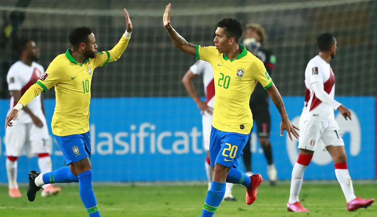 Striker Brasil, Neymar, merayakan gol yang dicetaknya ke gawang Peru pada laga lanjutan kualifikasi Piala Dunia 2022 zona Amerika Selatan, di Estadio Nacional de Lima, Rabu (14/10/2020) pagi WIB. Brasil menang 4-2 atas Peru. (AFP/Daniel Apuy/pool)