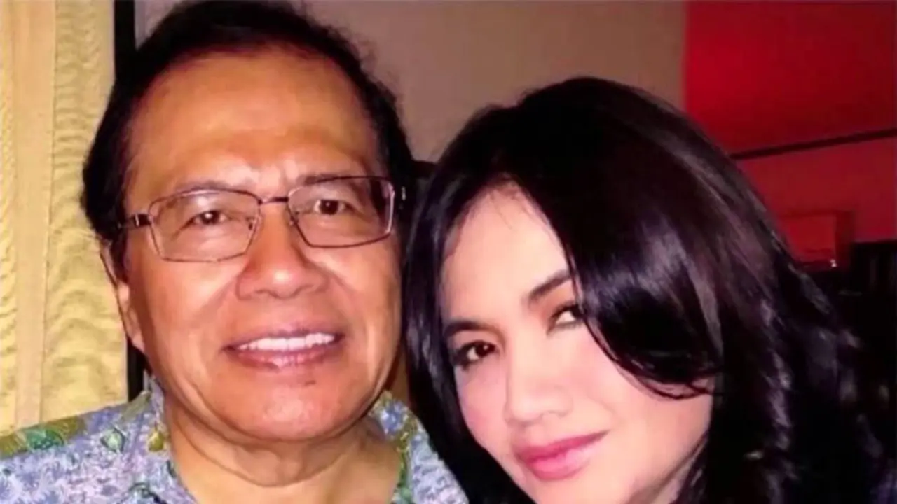 Selain Rizal Ramli, 8 Tokoh Publik Ini Menjalin Asmara dengan Seleb