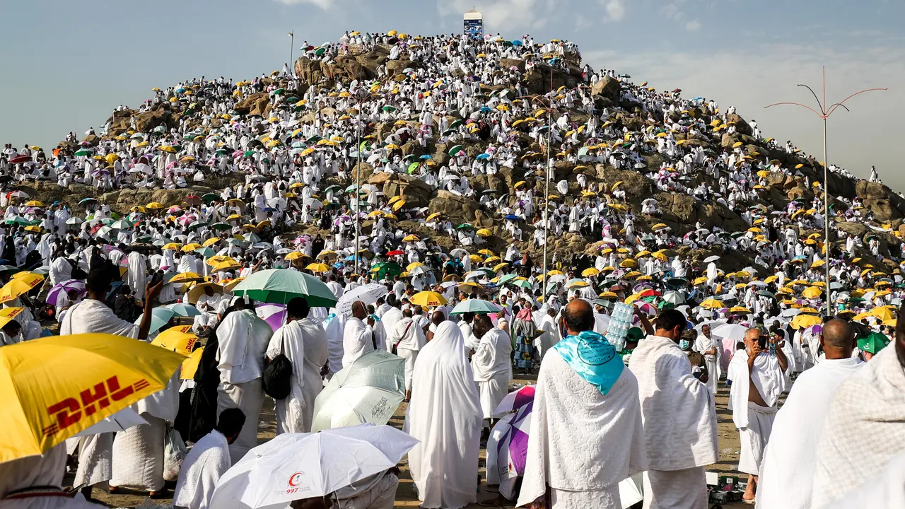 Ribuan Jemaah Haji Berkumpul di Jabal Rahma