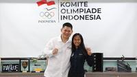 Presiden NOC Indonesia, Raja Sapta Oktohari, saat menerima kunjungan dari Zazi Betari Landman, remaja berusia 13 tahun yang bermimpi mewakili Indonesia tampil di Olimpiade Musim Dingin. (Dok. NOC Indonesia)