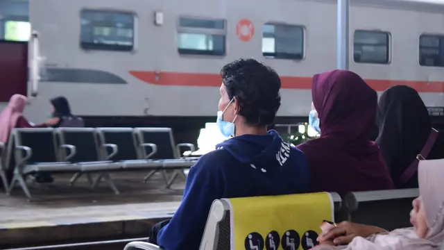 Ilustrasi Penumpang Kereta