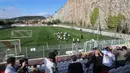 Suasana latihan AS Monaco bersama pelatih baru Thierry Henry di La Turbie, Monaco, Jumat (19/10/2018). Thierry Henry menggantikan posisi Leonardo Jardim yang baru saja dipecat pada awal musim ini. (AFP/Valery Hache)