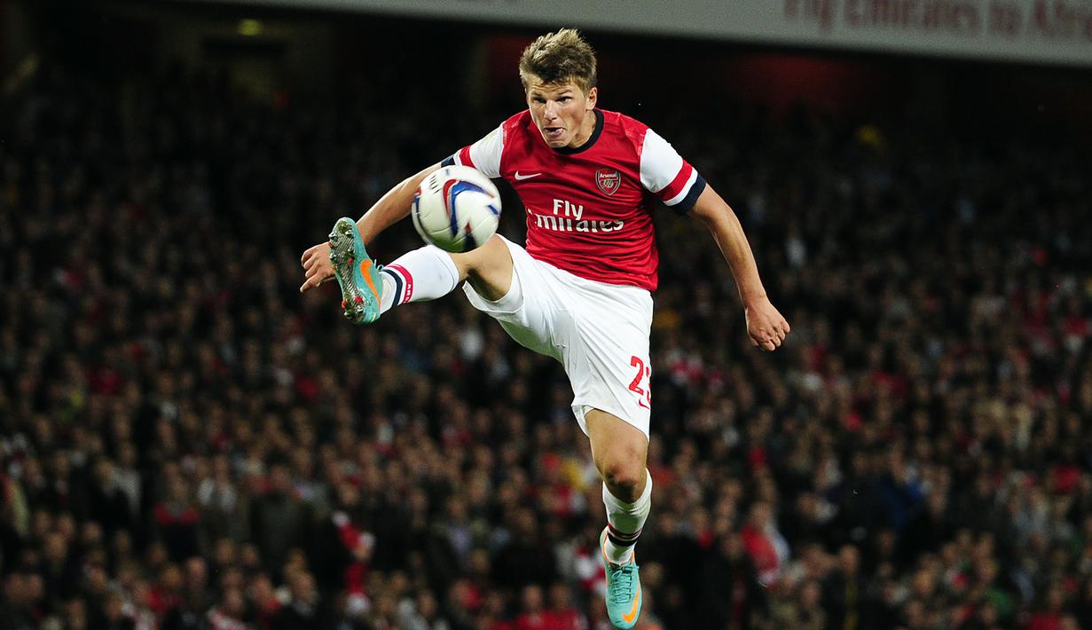 4. Andrey Arshavin (Desainer Fesyen) - Mantan pemain Arsenal ini memiliki hobi dengan dunia fesyen. Saat ini Arshavin menekuni hobinya tersebut sebagai desainer fesyen dan beberapa kali ikut dalam peragaan busana yang memamerkan karyanya. (AFP/Glyn Kirk)