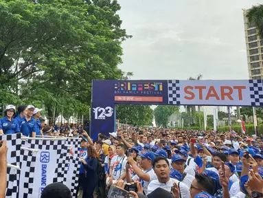 Penitia melepas peserta fun walk dalam BRI Family Festival (BRIFFEST) 2018 di JCC, Jakarta, Minggu (16/12). BRIFFEST 2018 merupakan puncak perayaan HUT ke-123 BRI. (Liputan6.com/Pool/Humas BRI)