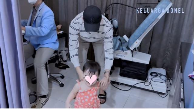 7 Momen Nella Kharisma Jalani USG Kandungan, Ditemani Suami dan Anak