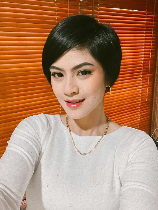 Pemeran Galuh Wijaya di sinetron Istri Kedua menjelaskan, ia memiliki kenangan buruk bersama mantan pacarnya saat sedang mengonsumsi alkohol, yang berujung Hana Saraswati dipukuli. (FOTO: instagram.com/hanahaho/)