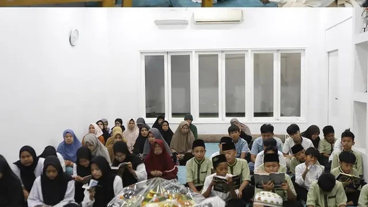 6 Potret Ultah Marcella Zalianty ke-45, Gelar Buka Puasa Bersama Anak Yatim