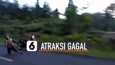 Niatnya melakukan atraksi di atas motor, pria ini justru tersungkur jatuh dari motor dan motornya masuk jurang.
