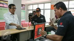 Menteri Hukum dan Ham, Yasonna Laoly mengunjungi Lembaga Permasyarakatan (Lapas) Salemba, Jakarta, Rabu (9/3/2016). Kunjungan Menkumham tersebut untuk mengontrol peredaran narkotika di dalam Lapas. (Liputan6.com/Yoppy Renato)