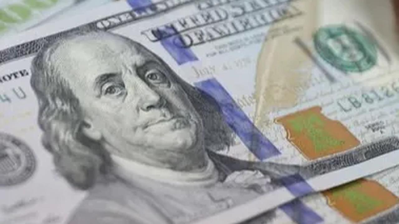 Namun hadiah yang berjumlah USD 1 juta itu dibayarkan dalam anuitas finansial selama 40 tahun atau kontestan dapat memilih untuk menerima nilai tunai saat ini dari anuitas tersebut.