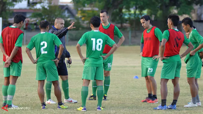 persebaya-mogok-latihan-130819b.jpg