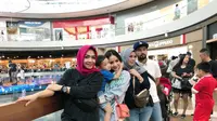 Ibunda Nagita Slavina ikut liburan ke Singapura bareng Raffi Ahmad dan Nagita Slavina [foto: instagram/rieta_amilia]
