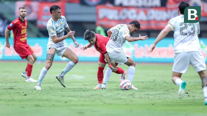 Insiden Pelemparan dalam Laga Persija Vs Persib, Tyronne del Pino Terluka