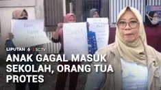 Hari pertama masuk sekolah di Kabupaten Bekasi, Jawa Barat, diwarnai aksi demo sejumlah emak-emak yang gagal menyekolahkan anaknya di SMPN 6 Tambun Utara. Para orang tua ini bahkan sempat menggembok pagar sekolah, sampai puluhan calon siswa baru tert...