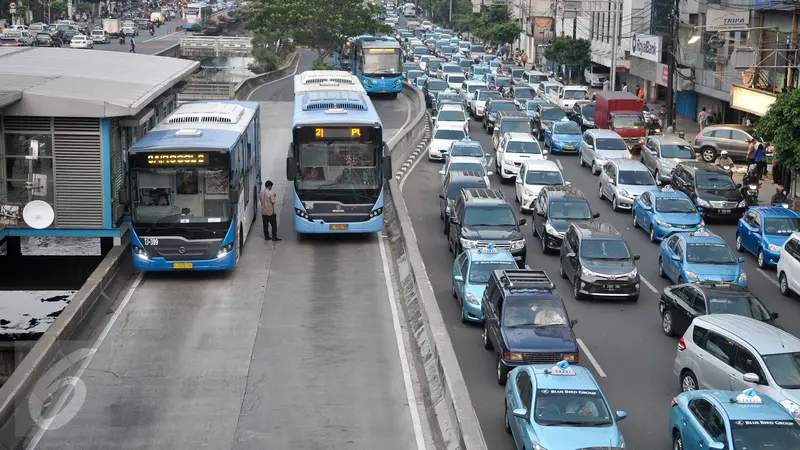 Transjakarta Kejar 185 Juta Penumpang Setahun-Jakarta- Yoppy Renato-20170427