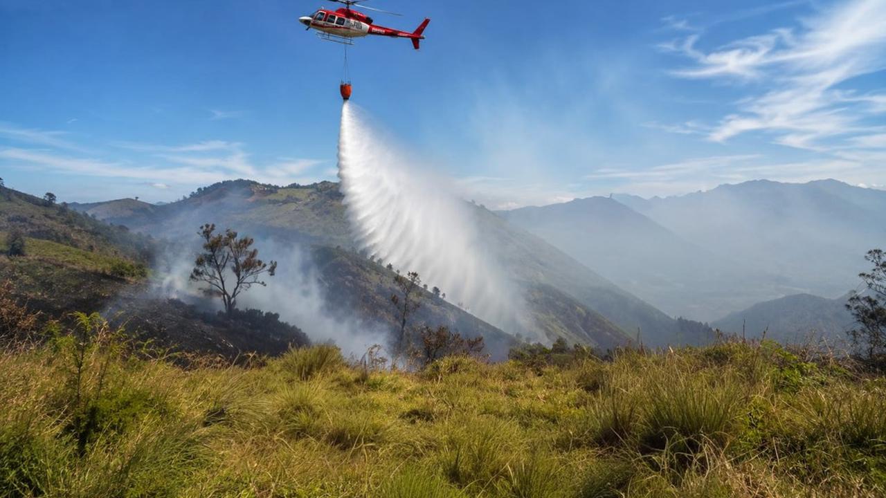 Kebakaran Bromo Tersisa Satu Titik, Operasi Udara Dikerahkan