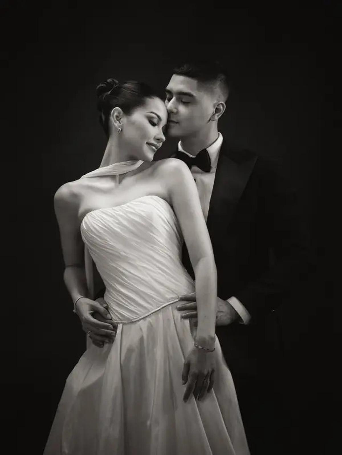Jelang Pernikahan, Ini Potret Prewedding Al Ghazali dan Alyssa dengan Tuxedo Hitam serta Gaun Putih yang Elegan