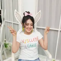 Gaya Via Vallen yang beda dari penyanyi dangdut biasa. (Sumber foto: viavallen/instagram)
