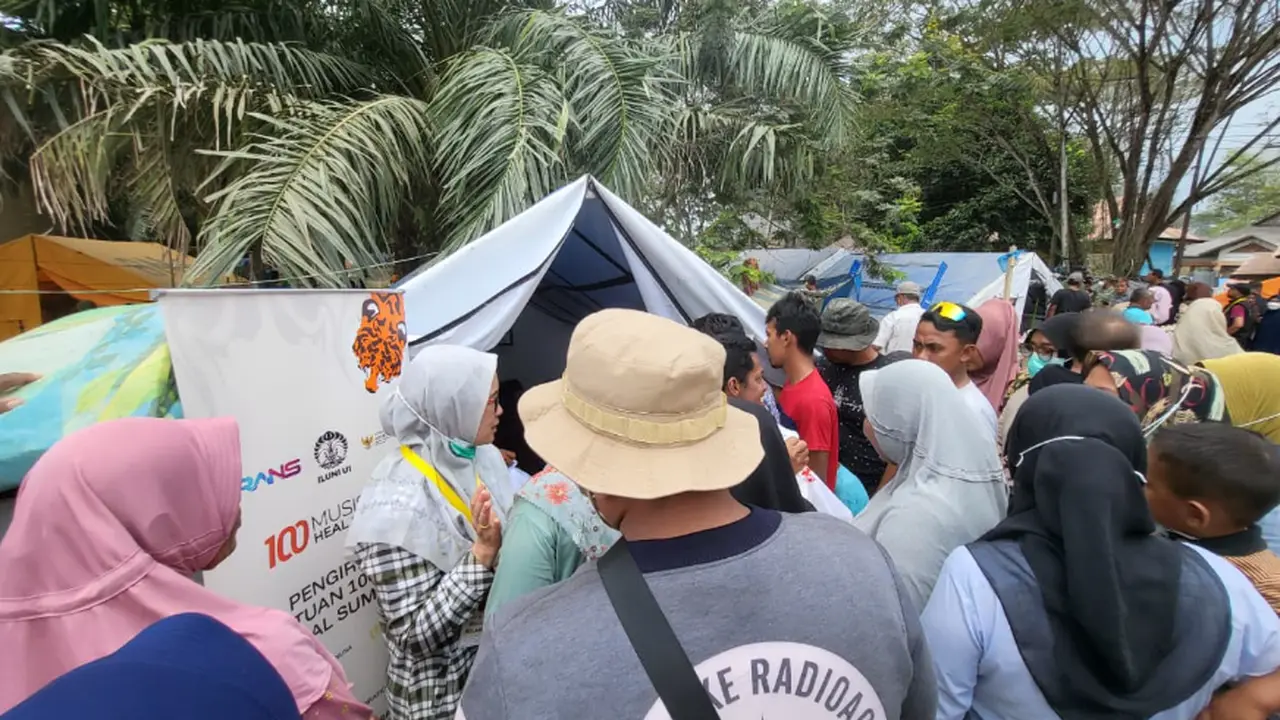 Penyaluran bantuan untuk korban bencana Sumatera