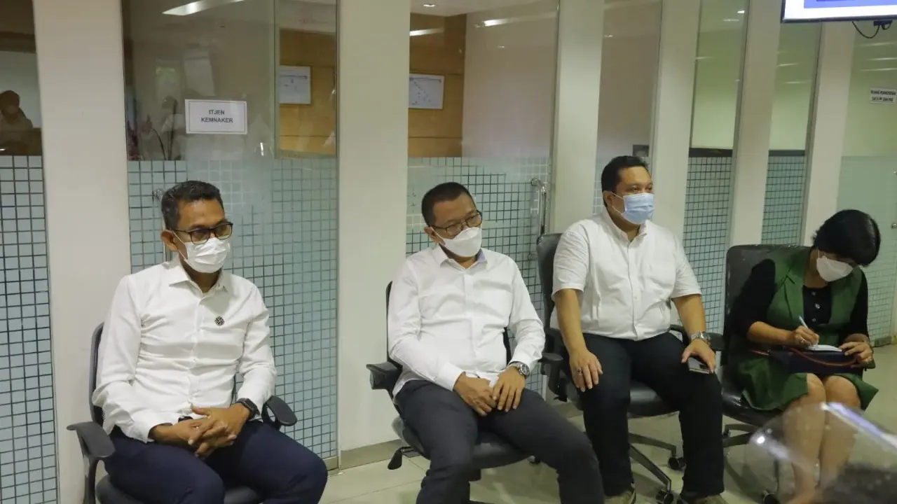 Suhartono menerima delegasi Perkumpulan Lembaga Pelatihan Bahasa Korea (Pelbakori) di Ruang PTSA Kantor Kemnaker, Jakarta, Senin (18/10/2021).
