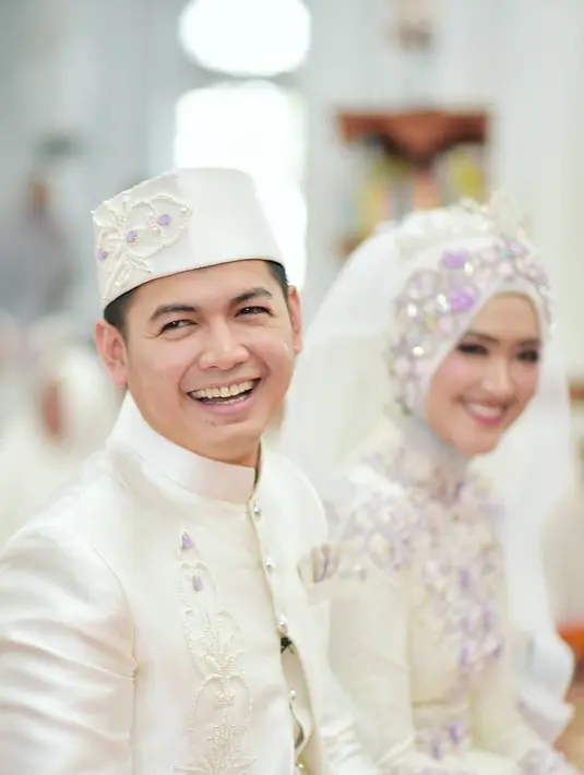 Seperti diketahui, bagi Tommy Kurniawan, ini merupakan pernikahan keduanya. Sebelum menikahi pramugari asal Aceh, Lisya Nurrahmi, Tommy pernah menikahi Tania selama enam tahun dan dikaruniai dua orang anak. (Instagram/xhdrx)